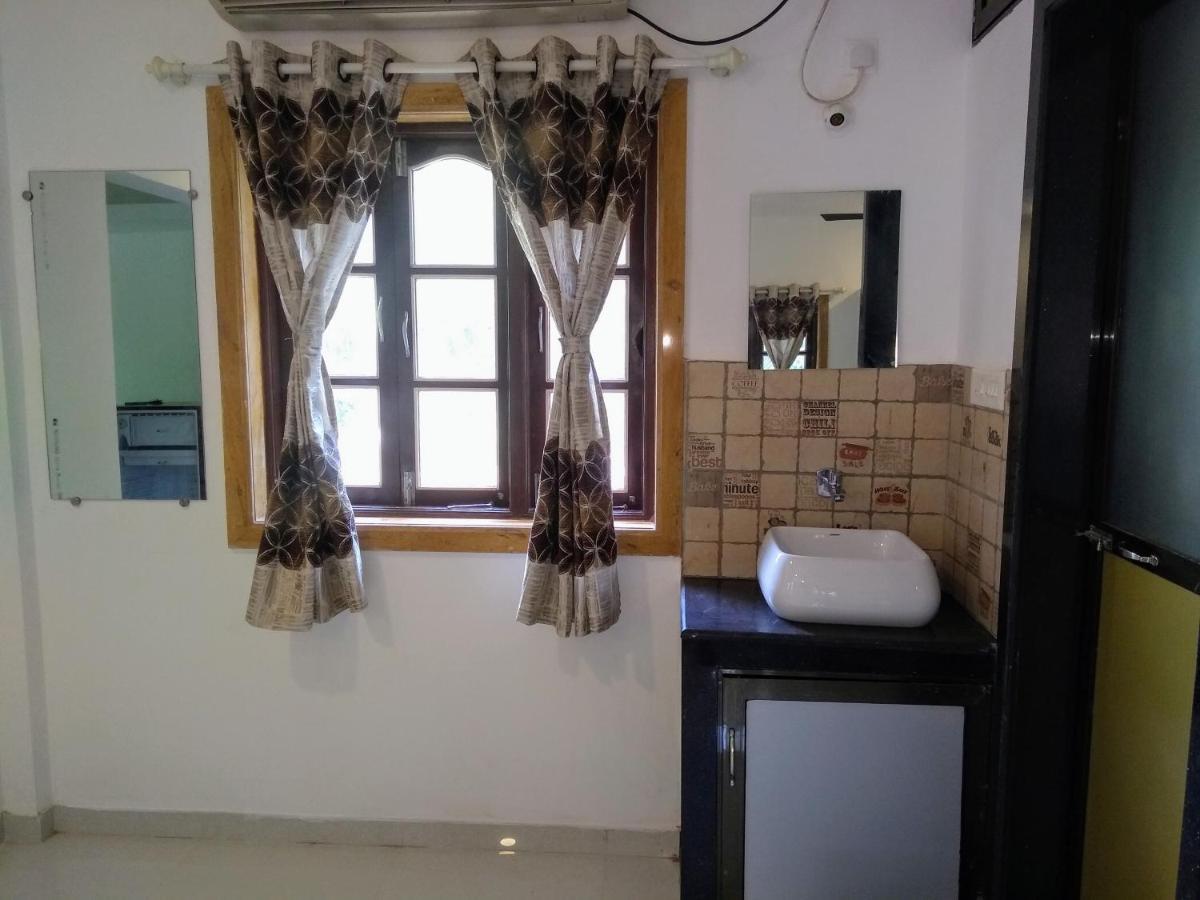 Dsk Studio Apartment, Siolim, Goa. Eksteriør billede